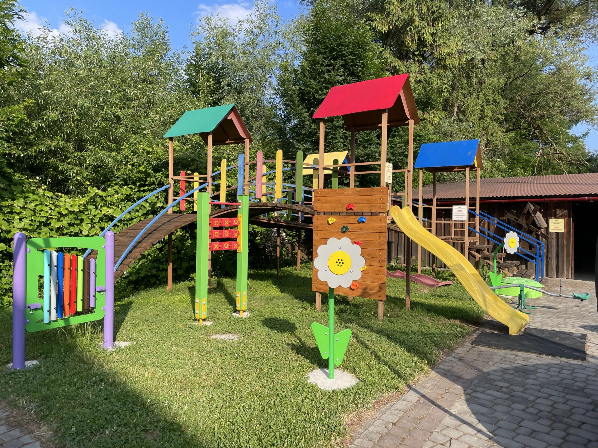 Дитячий майданчик