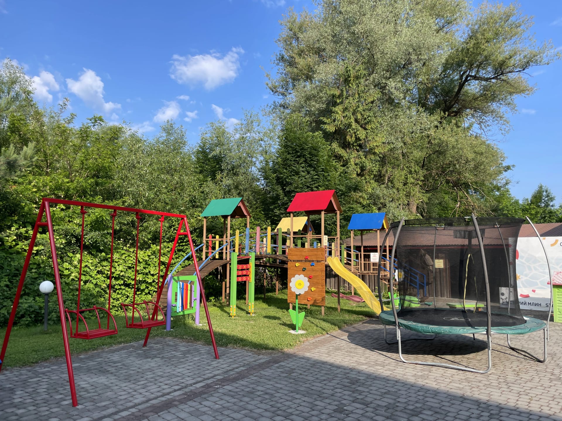 Дитячий майданчик