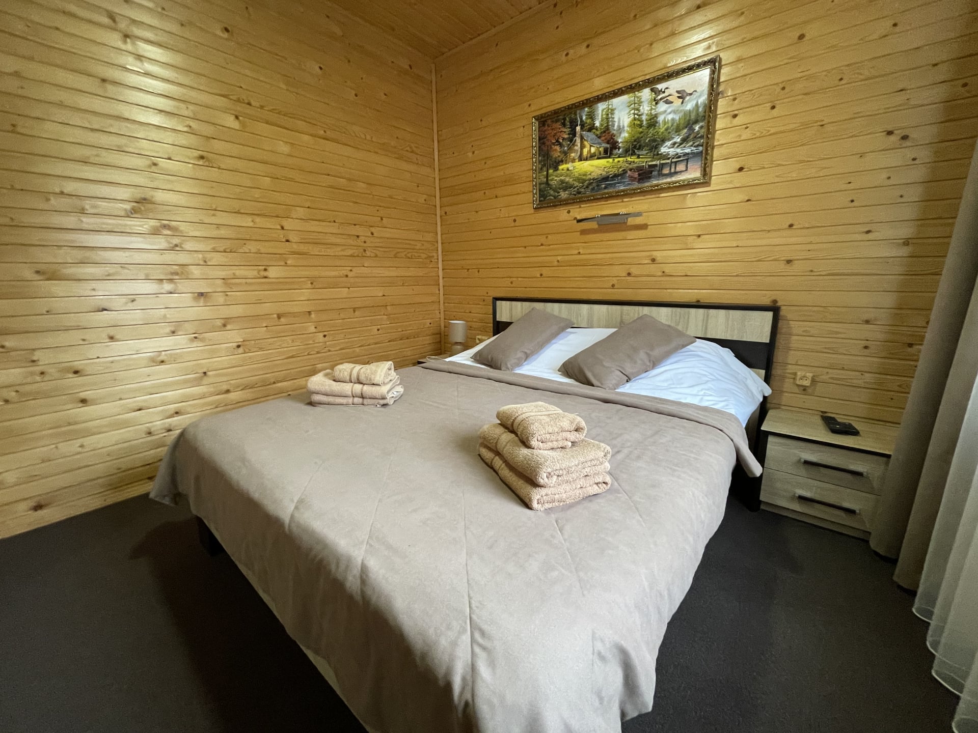 Ліжко в другому номері