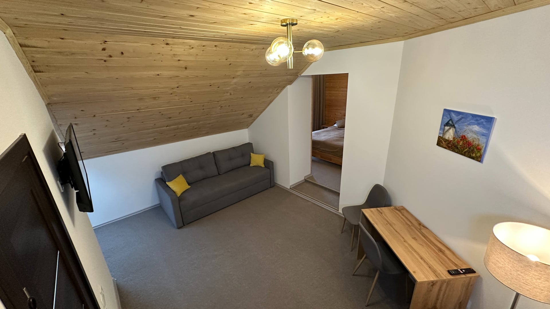 'Сімейний з балконом' перше фото